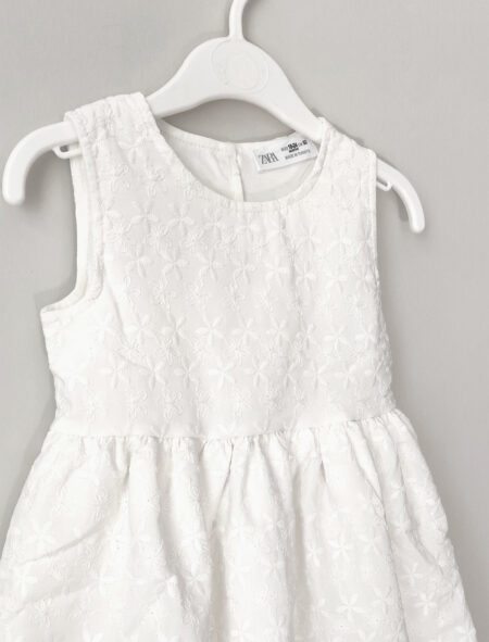 Çiçek Desenli Beyaz Elbise 3 Çiçek Desenli Beyaz Elbise