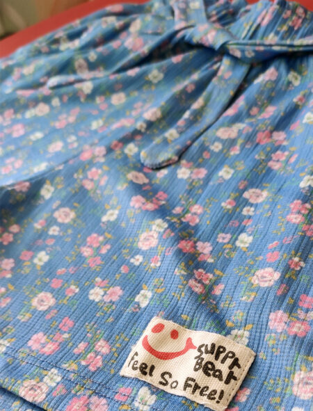 Çiçek Desenli Mavi Şort